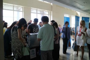 歐瑪翻譯為2015國際生物經(jīng)濟大會提供同聲傳譯服務